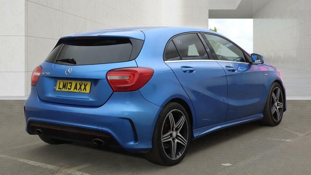 Mercedes-Benz A Class 2.0 A250 Blueefficiency Engineered By Amg 7G-dct E LM13AXX Blue #4