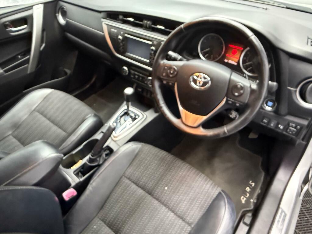 Toyota Auris 1.6 V-matic Excel Multidrive S Euro 5 Silver #2