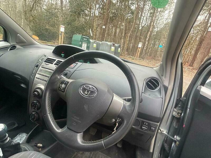 Toyota Yaris 1.33 Dual Vvt-i Tr DG59YBR Silver #3