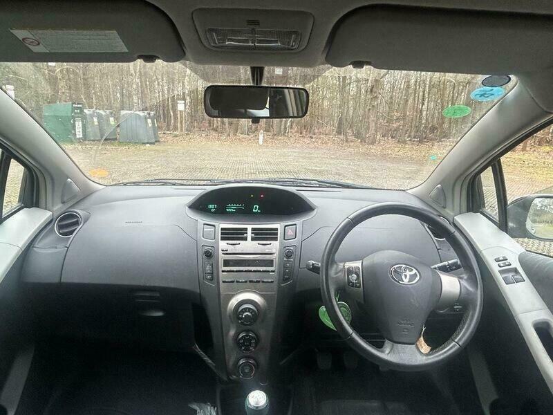 Toyota Yaris 1.33 Dual Vvt-i Tr DG59YBR Silver #2