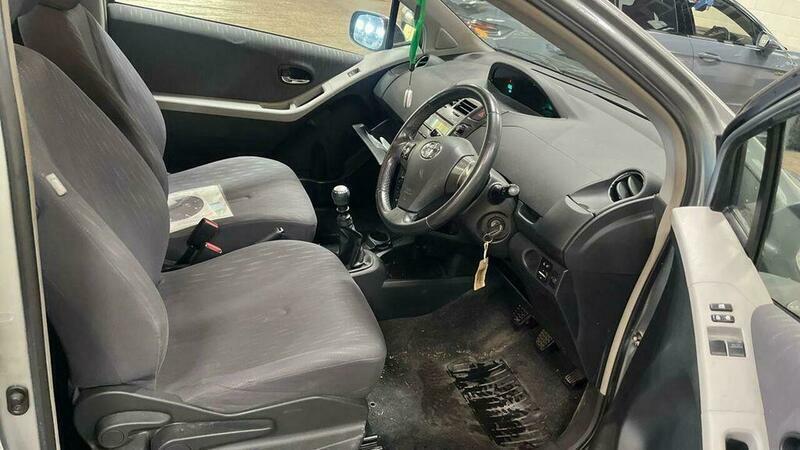 Toyota Yaris 1.33 Dual Vvt-i Tr DG59YBR Silver #4