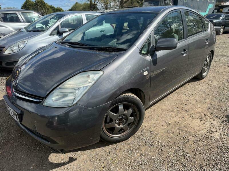 Toyota Prius 1.5 T3 Cvt  #2