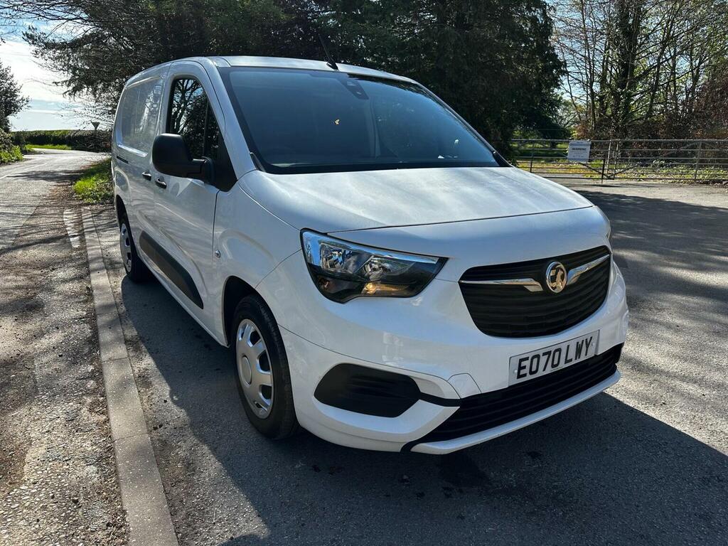 Vauxhall Combo 1.5 Turbo D 2300 Sportive Crew Van L2 Euro 6 Ss White