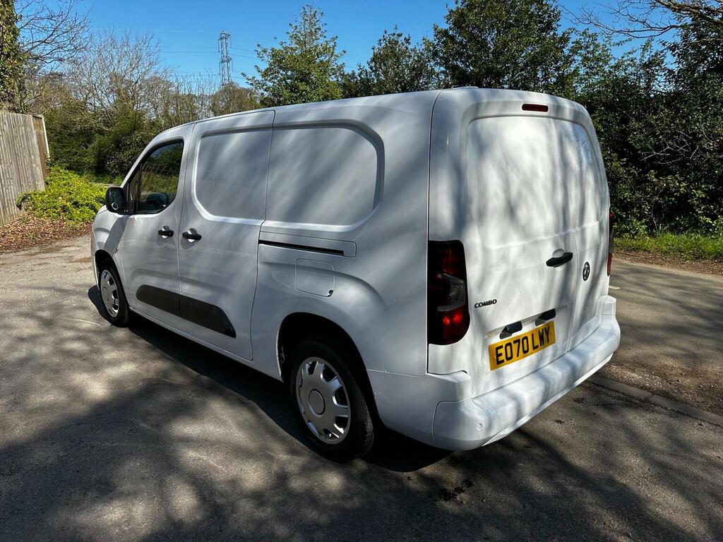 Vauxhall Combo 1.5 Turbo D 2300 Sportive Crew Van L2 Euro 6 Ss EO70LWY White #4