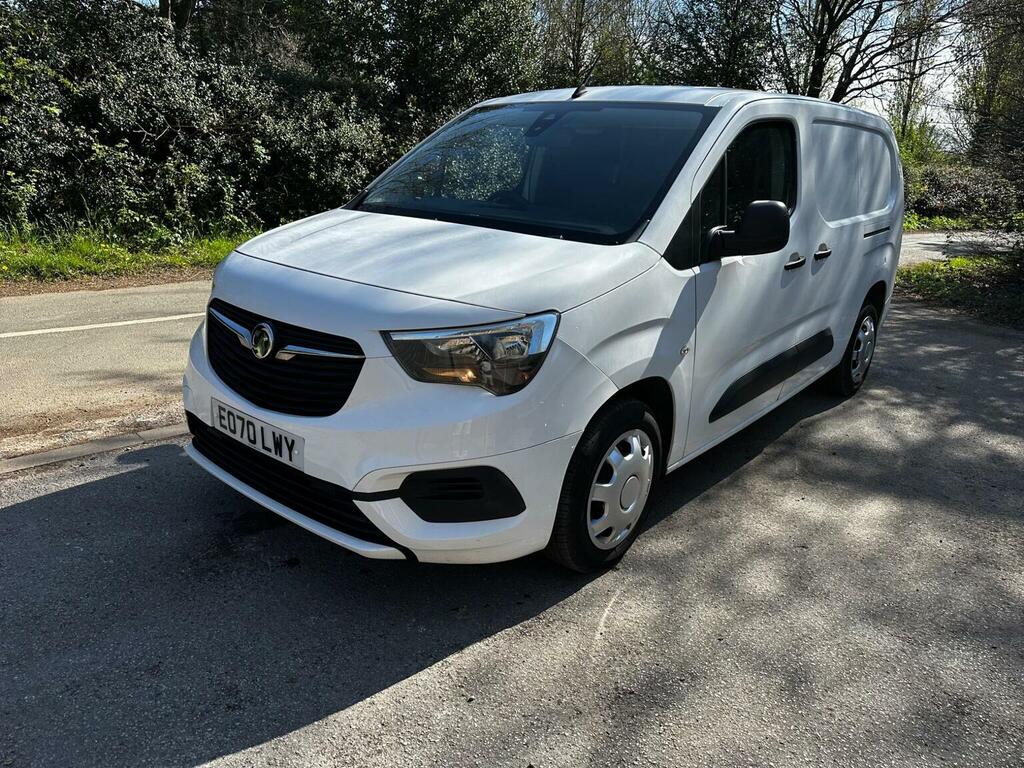 Vauxhall Combo 1.5 Turbo D 2300 Sportive Crew Van L2 Euro 6 Ss EO70LWY White #3