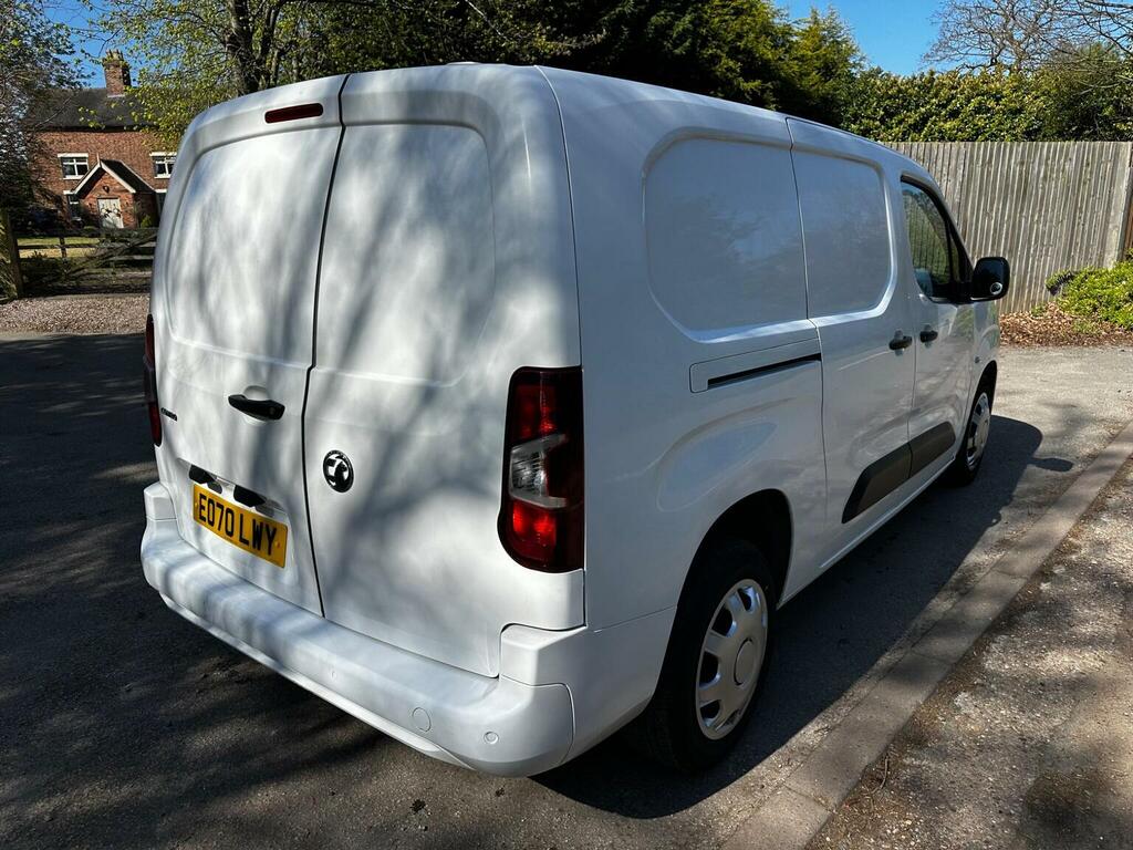 Vauxhall Combo 1.5 Turbo D 2300 Sportive Crew Van L2 Euro 6 Ss EO70LWY White #6