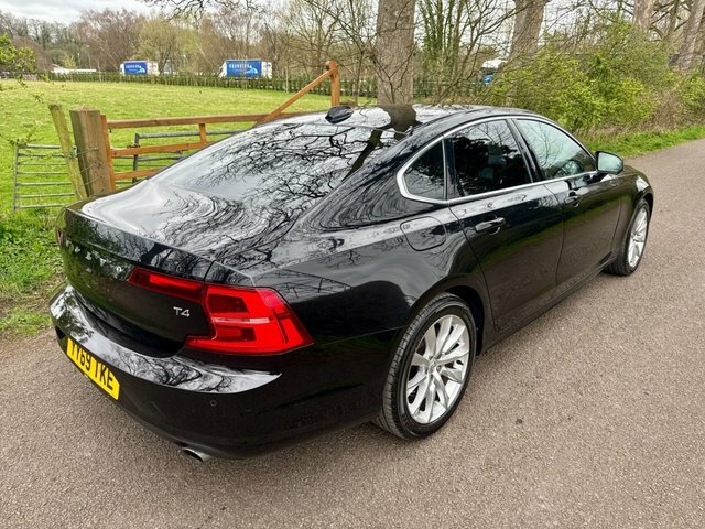 Volvo S90 2.0 T4 Momentum Plus Saloon E YY69TKE Black #4
