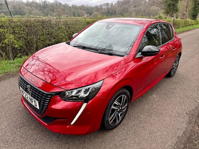 Peugeot 208 1.2 Puretech Allure Premium Hatchback M Red
