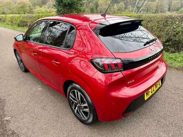 Peugeot 208 1.2 Puretech Allure Premium Hatchback M MF22NFD Red #2