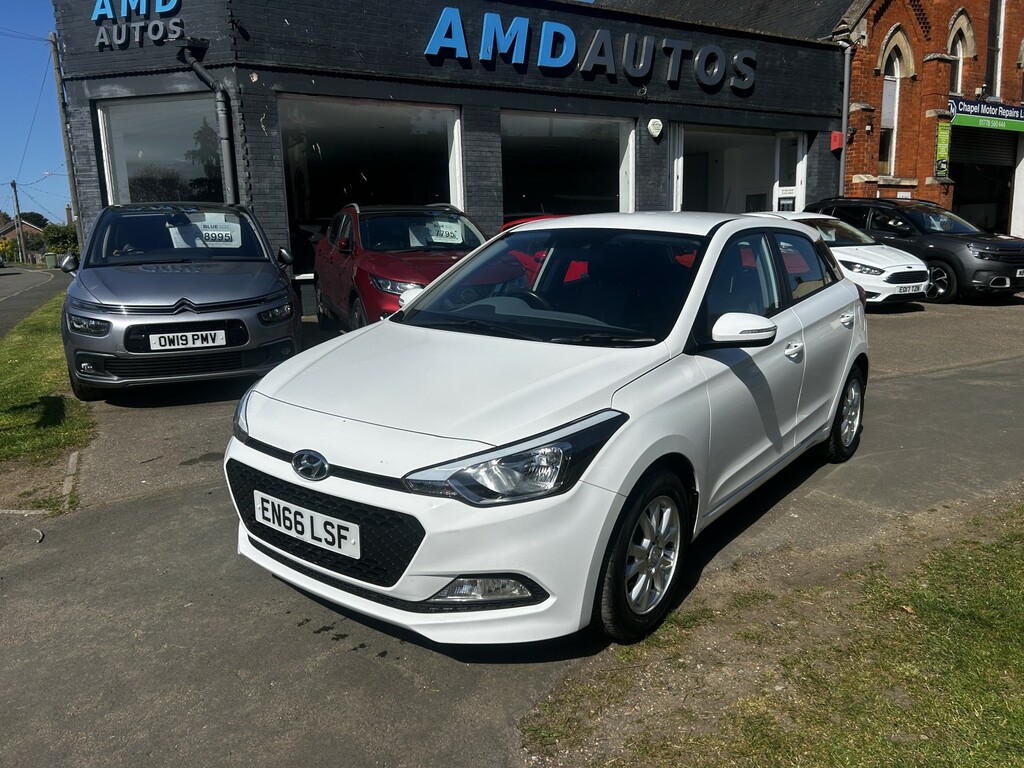 Hyundai I20 Hatchback 1.2 I20 Se 1.2 84Ps My16 2017 White