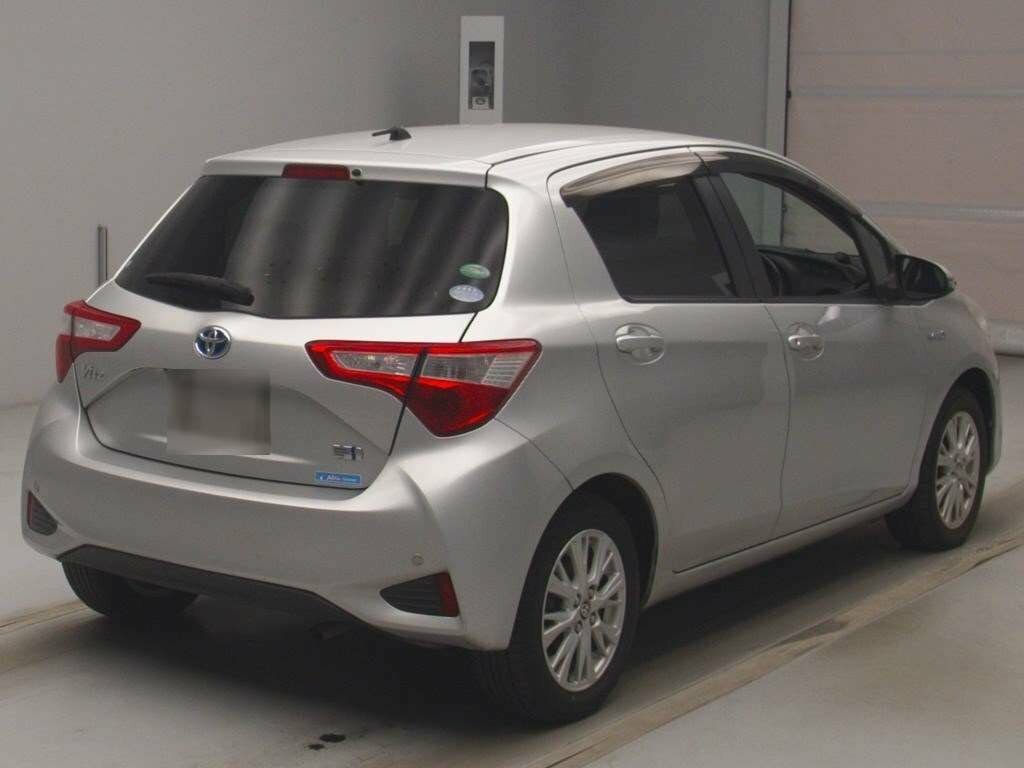 Toyota Vitz Hatchback Silver #3