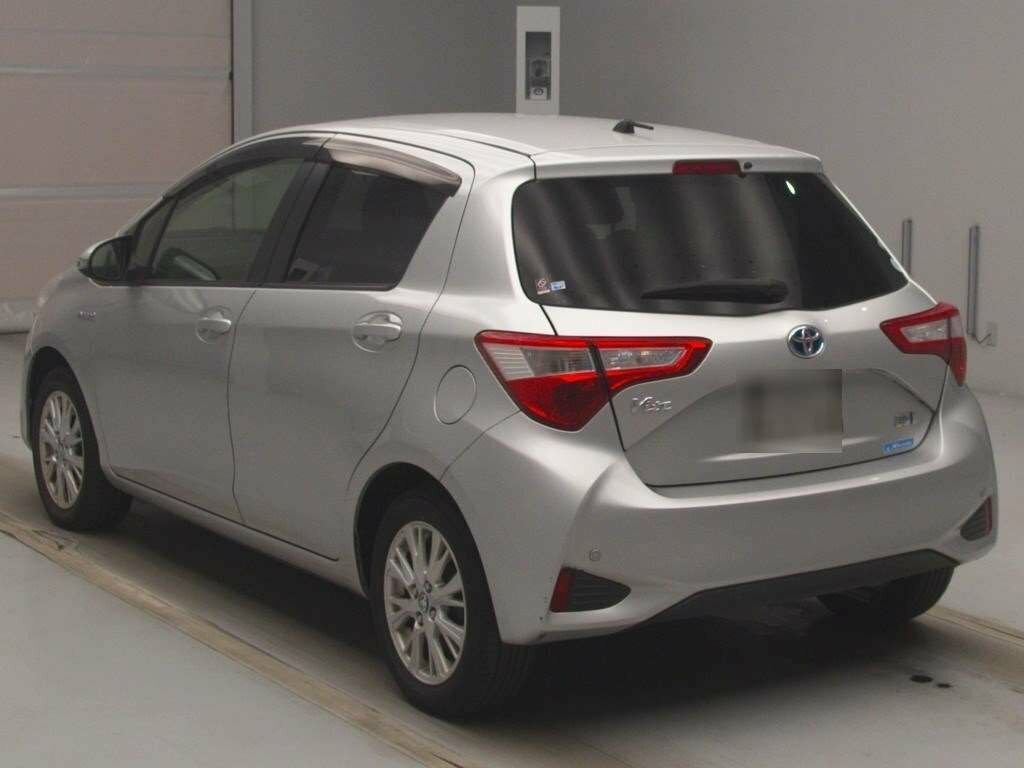 Toyota Vitz Hatchback Silver #4