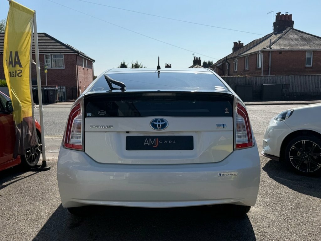 Toyota Prius Hatchback HF65DVW White #5