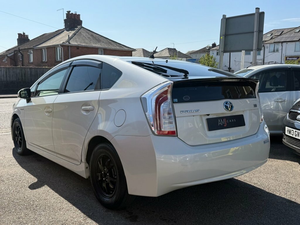 Toyota Prius Hatchback HF65DVW White #6