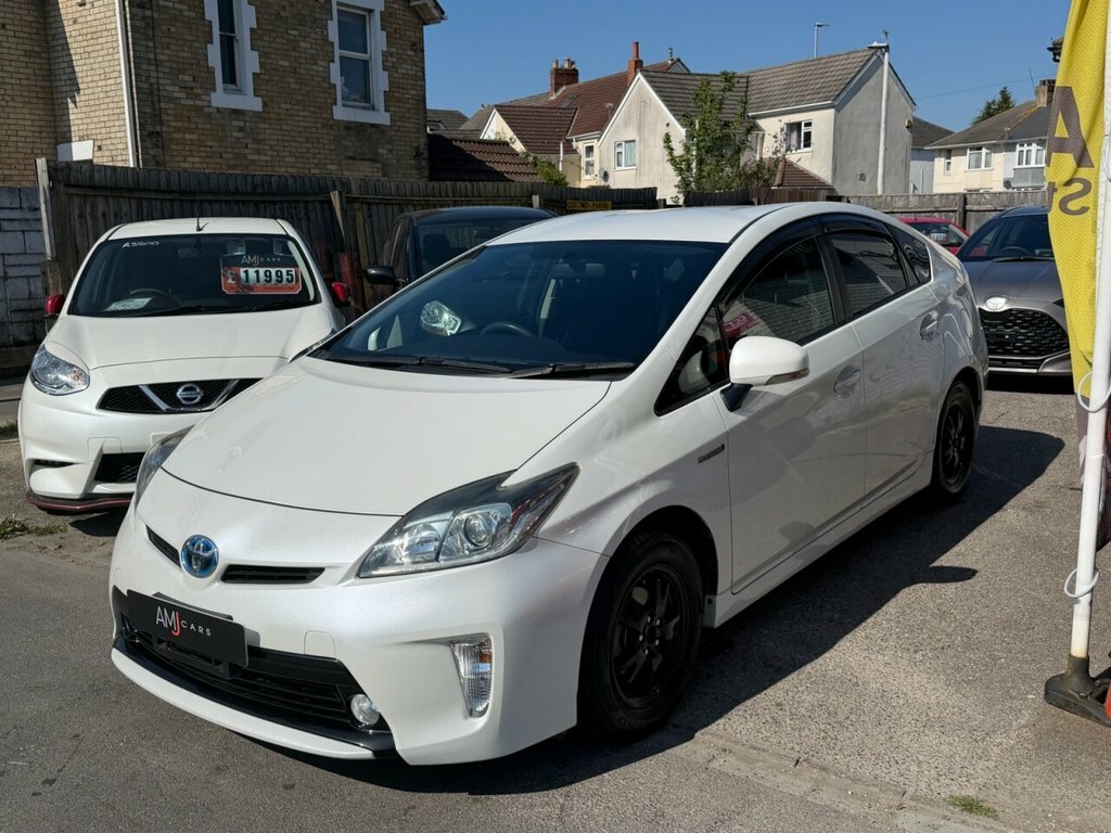 Toyota Prius Hatchback HF65DVW White #3