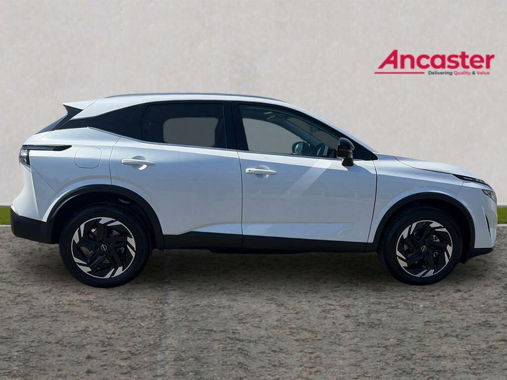 Nissan Qashqai 1.3 Dig-t Mh N-connecta Glass Roof LN26OHG White #2