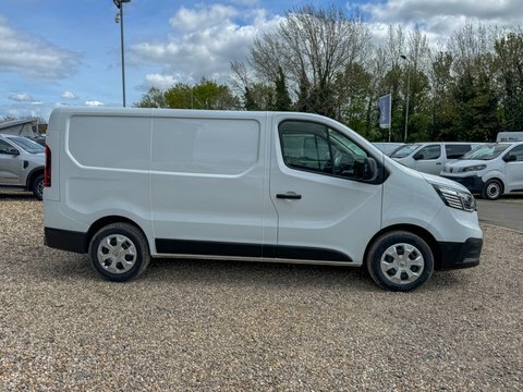 Renault Trafic Swb L1h1 Low AU24PXZ White #5