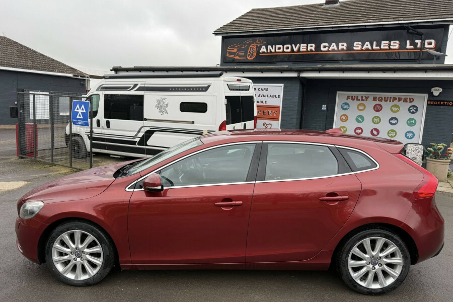 Volvo V40 Hatchback HK63EEP Red #2