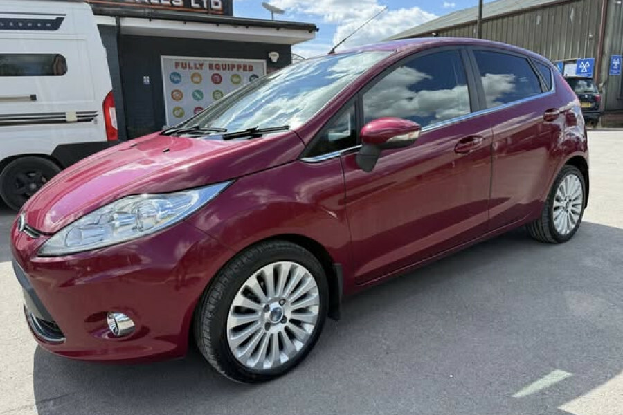 Ford Fiesta Hatchback WR60XCW Red