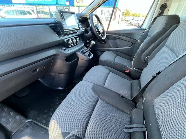 Renault Trafic Dci Blue Ll30 Advance MJ73FSE White #4