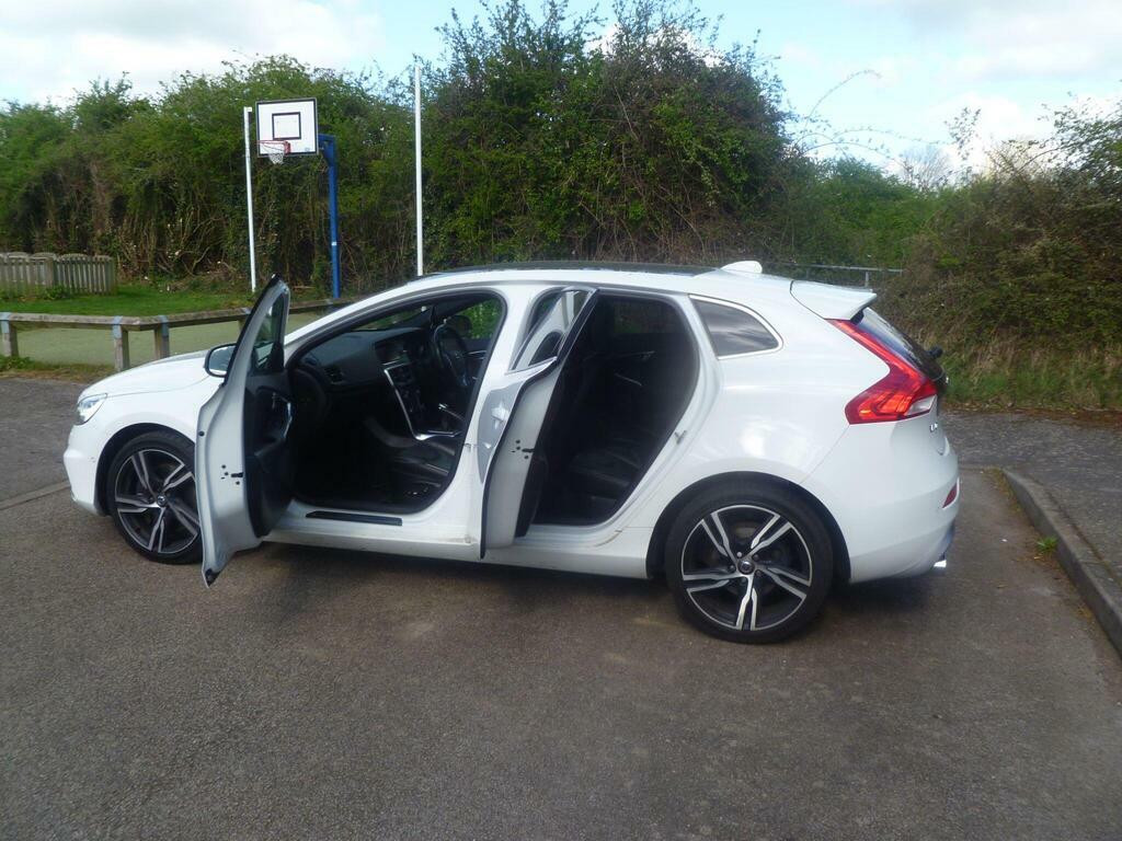 Volvo V40 2.0 D3 R-design Edition Euro 6 S S KP19XGM White #3