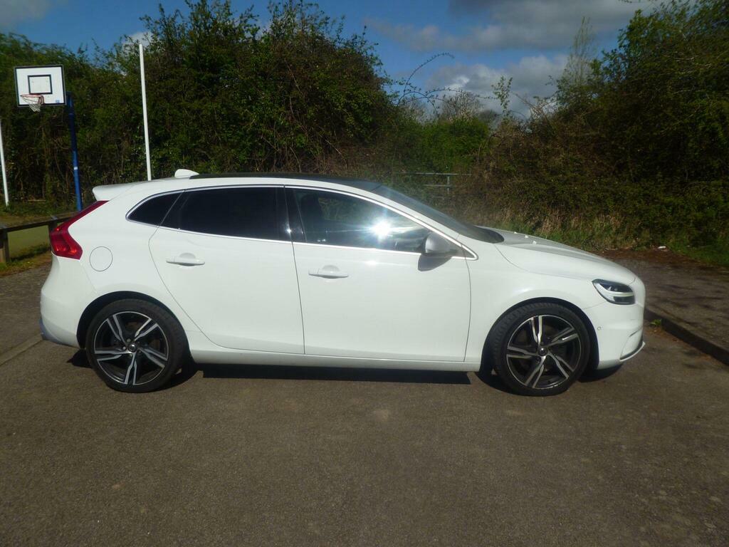 Volvo V40 2.0 D3 R-design Edition Euro 6 S S KP19XGM White #2