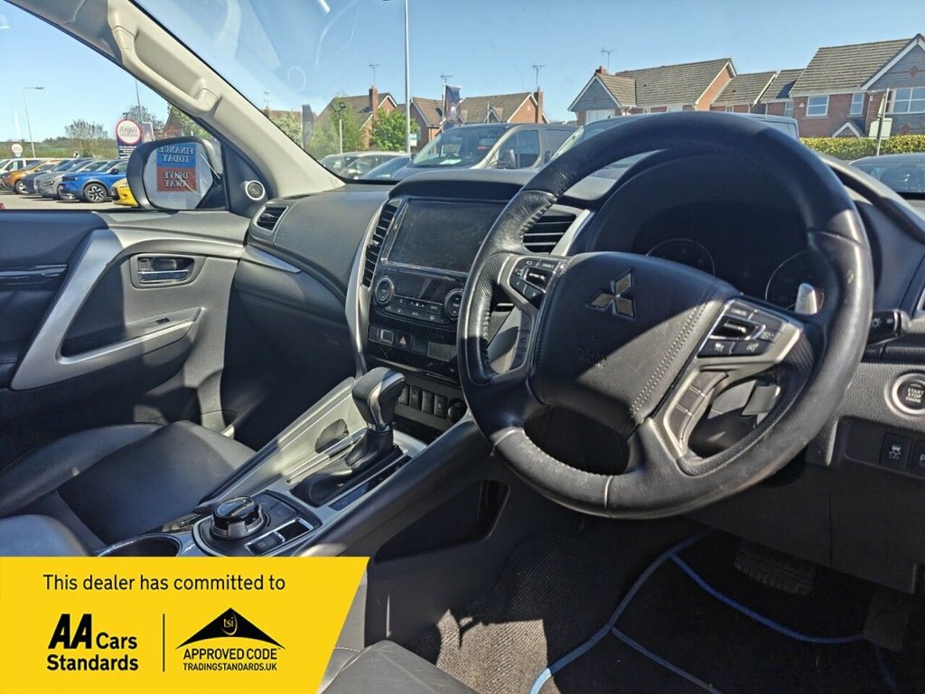 Mitsubishi Shogun Sport 2.4L 4 Black #2