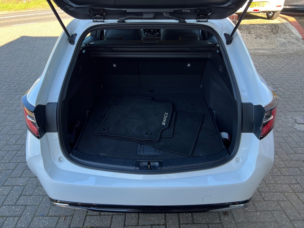 Suzuki Swace 1.8 Hybrid Motion Cvt White #4