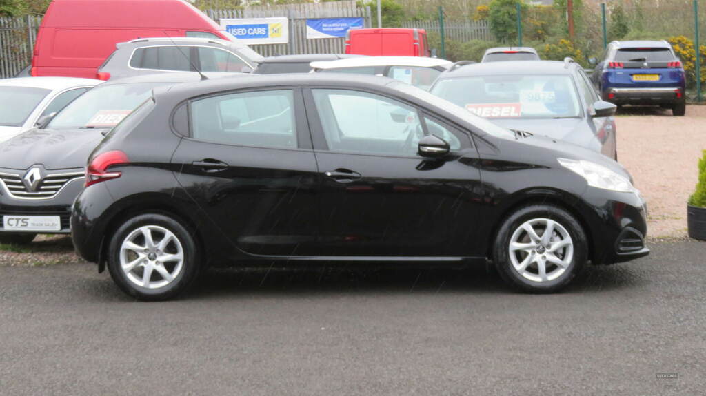 Peugeot 208 Hatchback Black #5