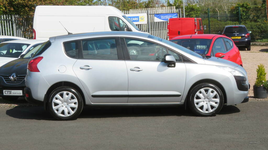 Peugeot 3008 1.6 Hdi 112 Access GRZ7412 Silver #2
