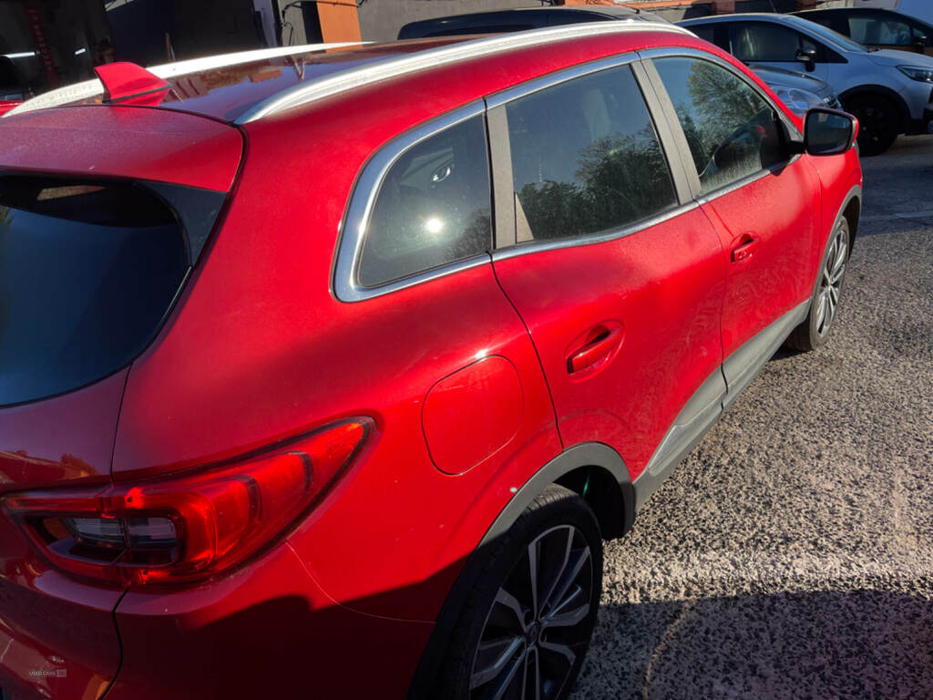 Renault Kadjar 1.5 Blue Dci Iconic XUI5534 Red #5