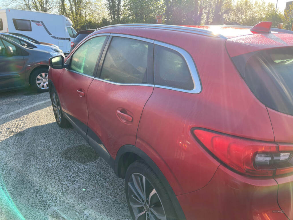 Renault Kadjar 1.5 Blue Dci Iconic XUI5534 Red #6