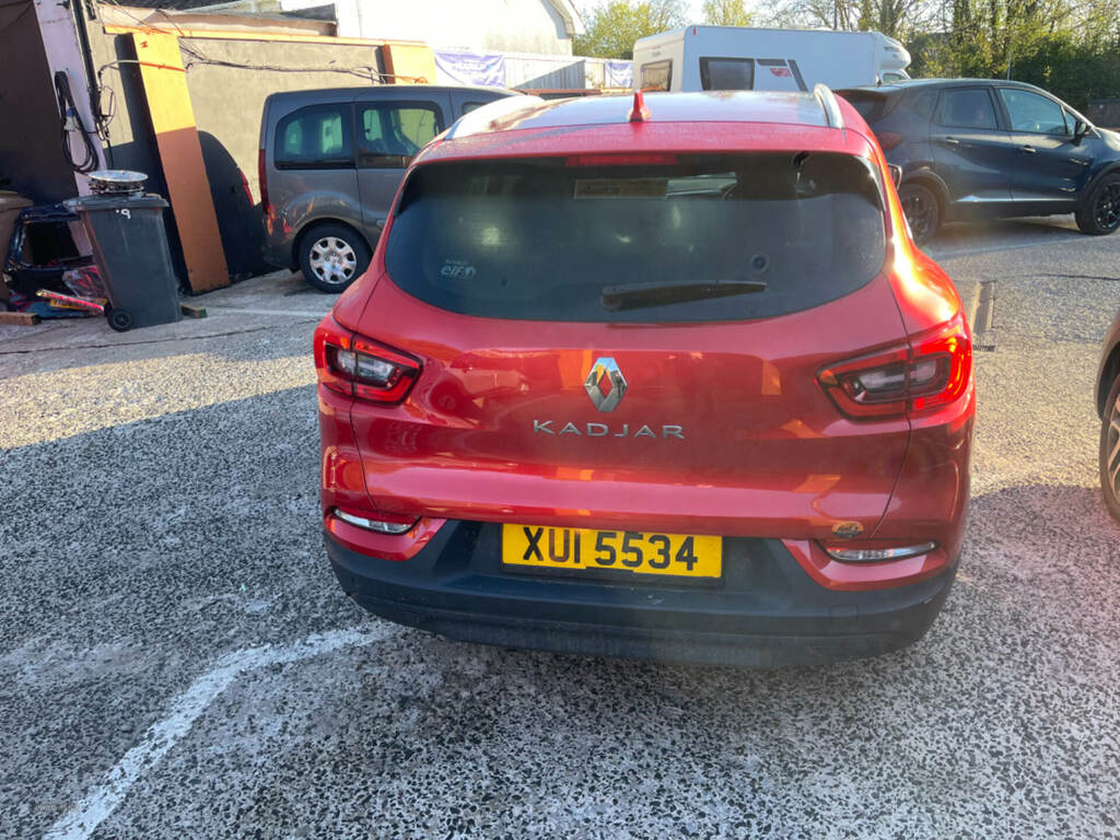 Renault Kadjar 1.5 Blue Dci Iconic XUI5534 Red #4