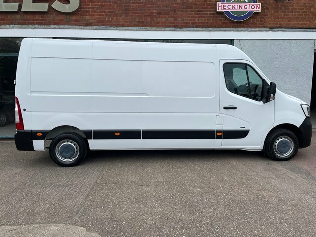 Renault Master Ze 31 33Kwh Business Panel Van F SF21AMH White #2