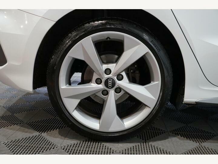 Audi A3 1.5 Tfsi 35 S Line Sportback Euro 6 Ss White #4