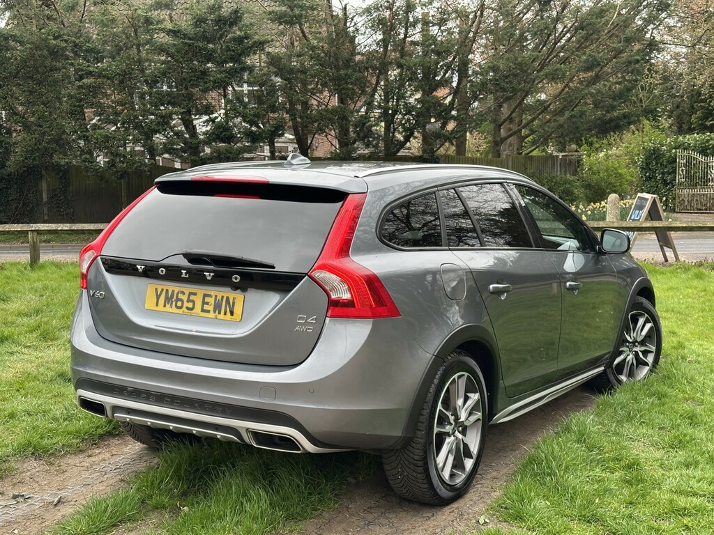 Volvo V60 Cross Country Estate 2.4 Lux D4 Awd 2016 Grey #4