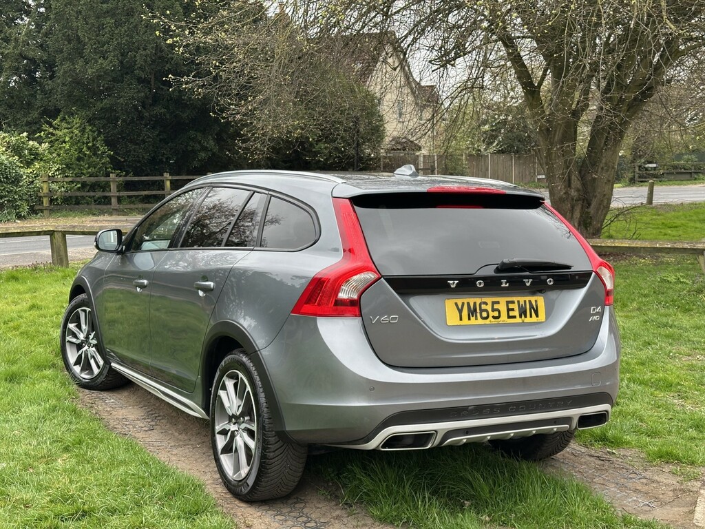 Volvo V60 Cross Country Estate 2.4 Lux D4 Awd 2016 Grey #3