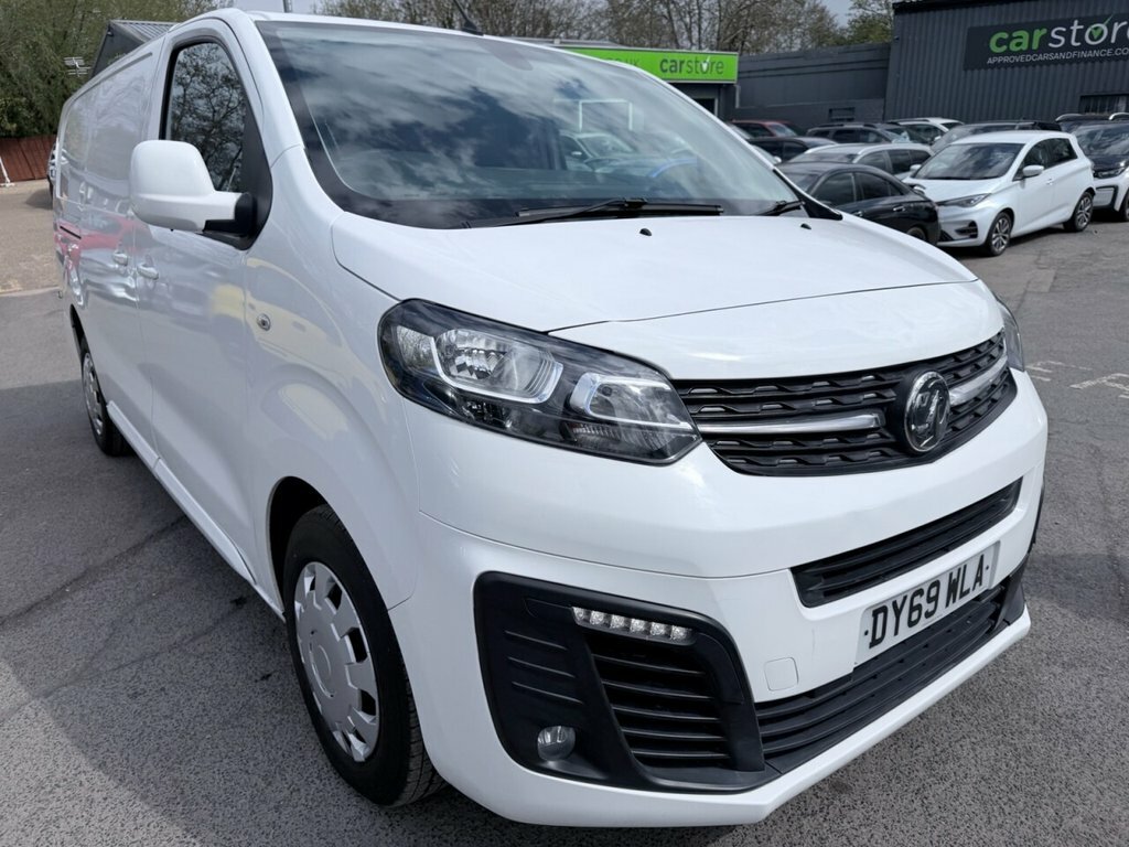 Vauxhall Vivaro 1.5 L2h1 2900 Sportive Ss 101 Bhp In White With 8 White