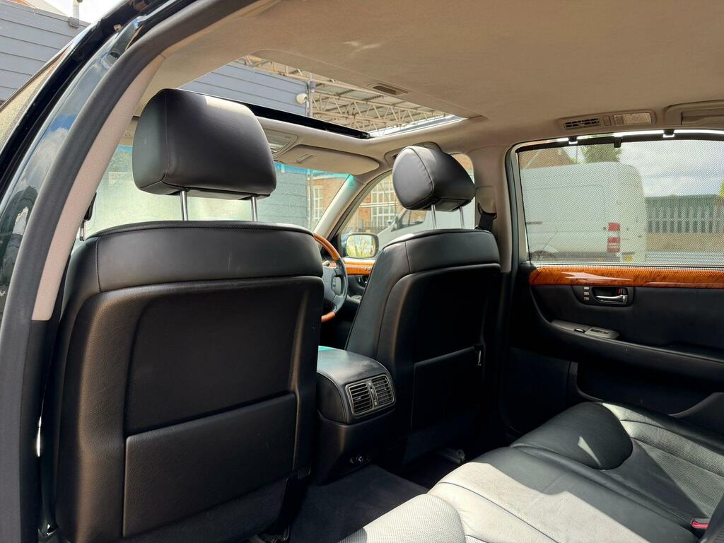 Lexus LS Saloon Brown #17