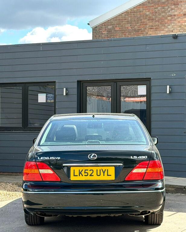 Lexus LS Saloon Brown #8