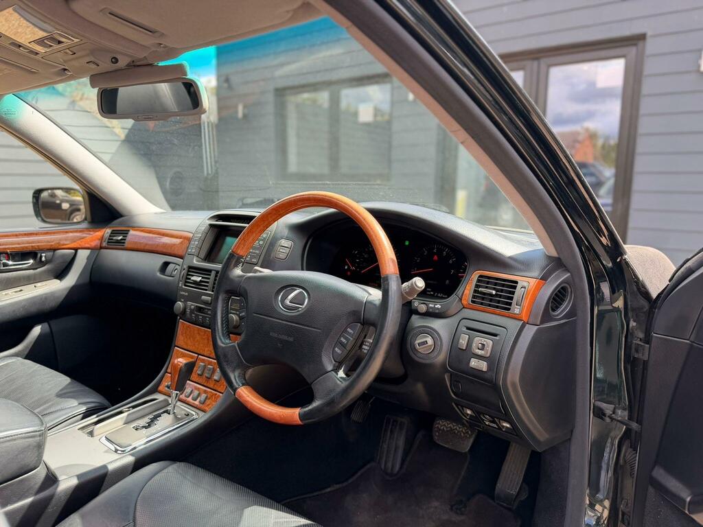Lexus LS Saloon Brown #9