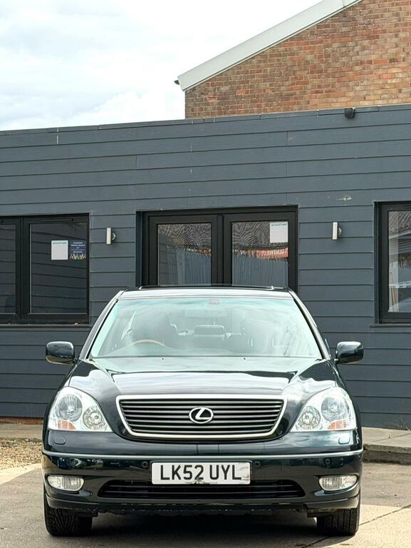 Lexus LS Saloon Brown #7