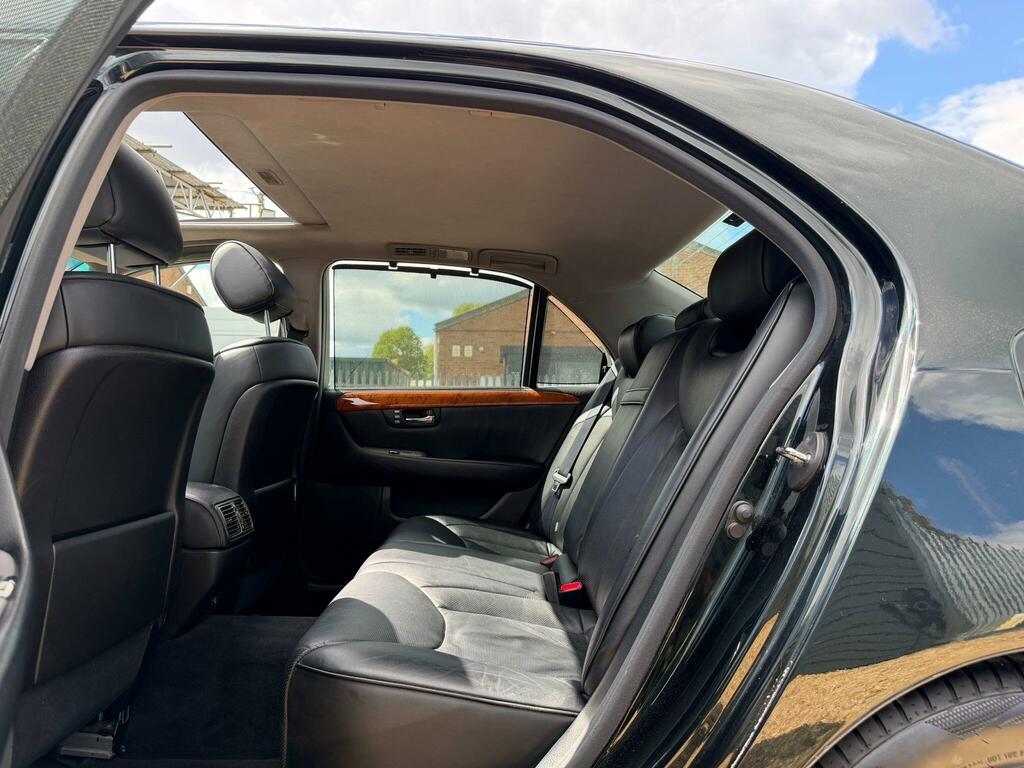 Lexus LS Saloon Brown #16