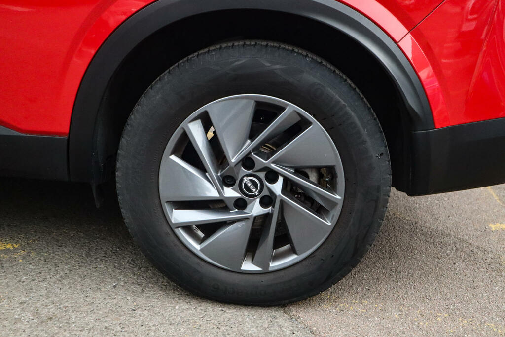 Nissan Qashqai 1.3 Dig-t Mh 158 Acenta Premium Xtronic Red #5