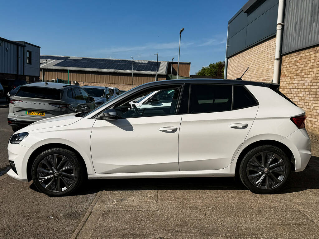 Skoda Fabia 1.0 Mpi 80 Colour Edition BF73KVU White #4