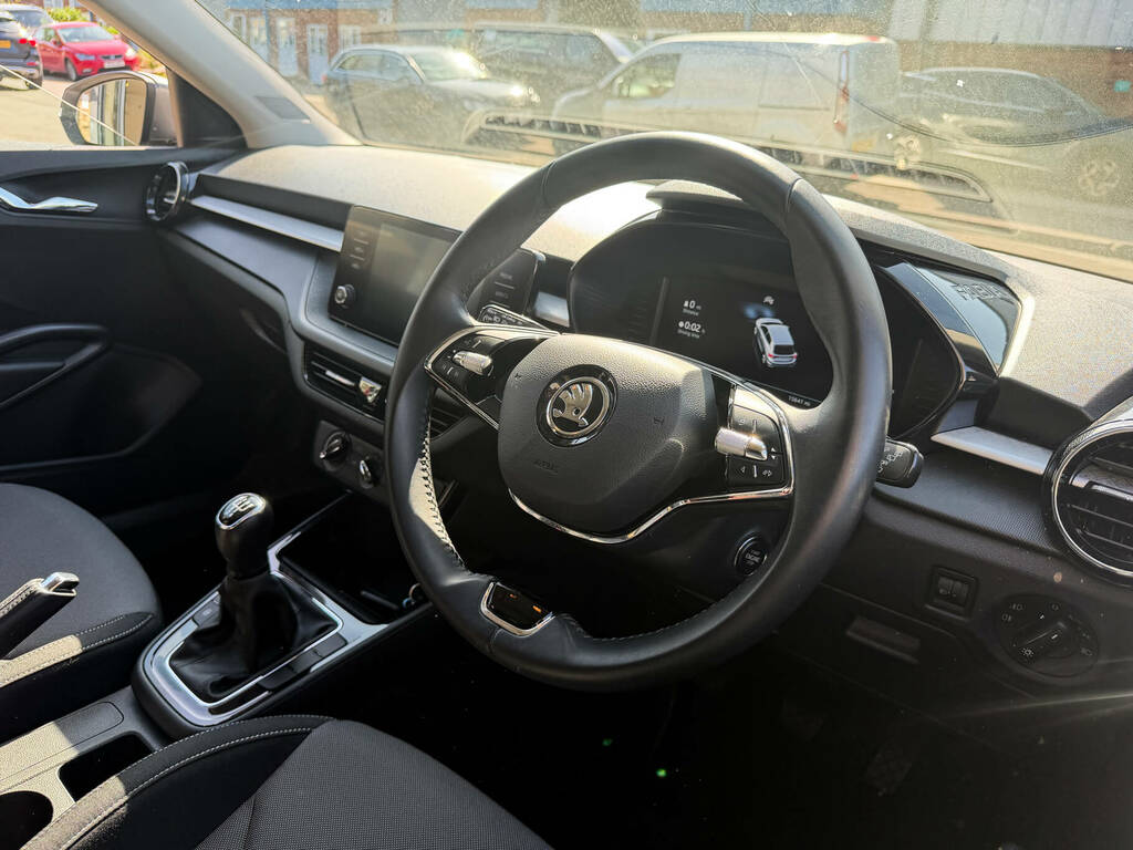 Skoda Fabia 1.0 Mpi 80 Colour Edition BF73KVU White #6