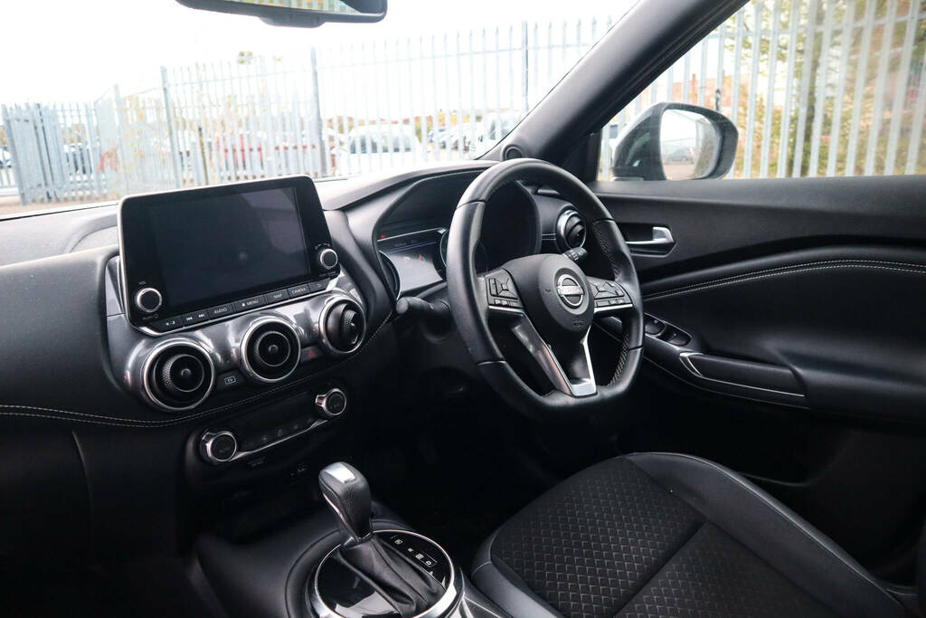Nissan Juke 1.6 Hybrid N-connecta BF23NKD Black #2