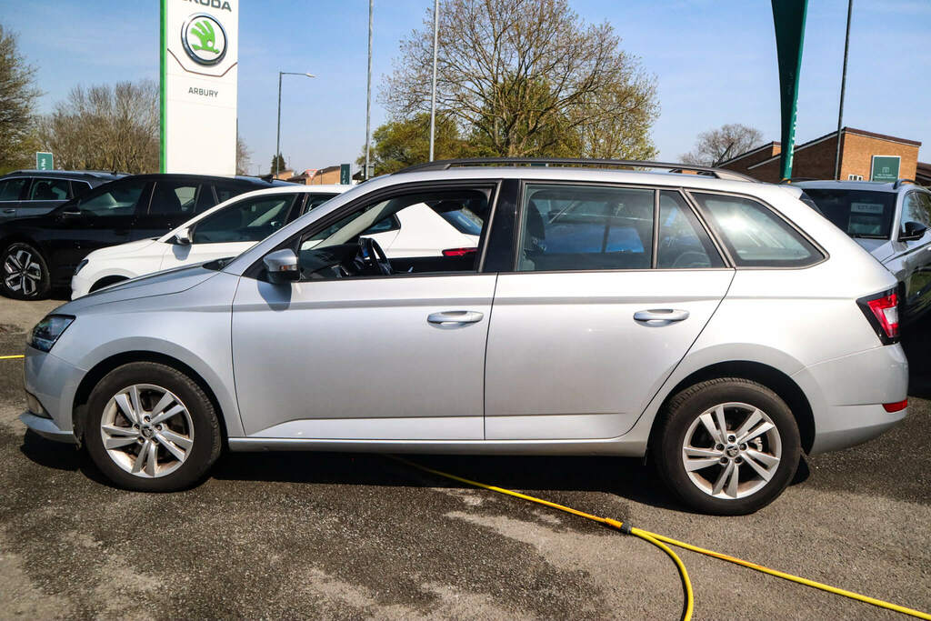 Skoda Fabia 1.0 Tsi Se Dsg Silver #4