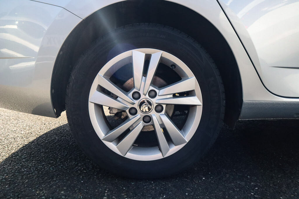 Skoda Fabia 1.0 Tsi Se Dsg Silver #5