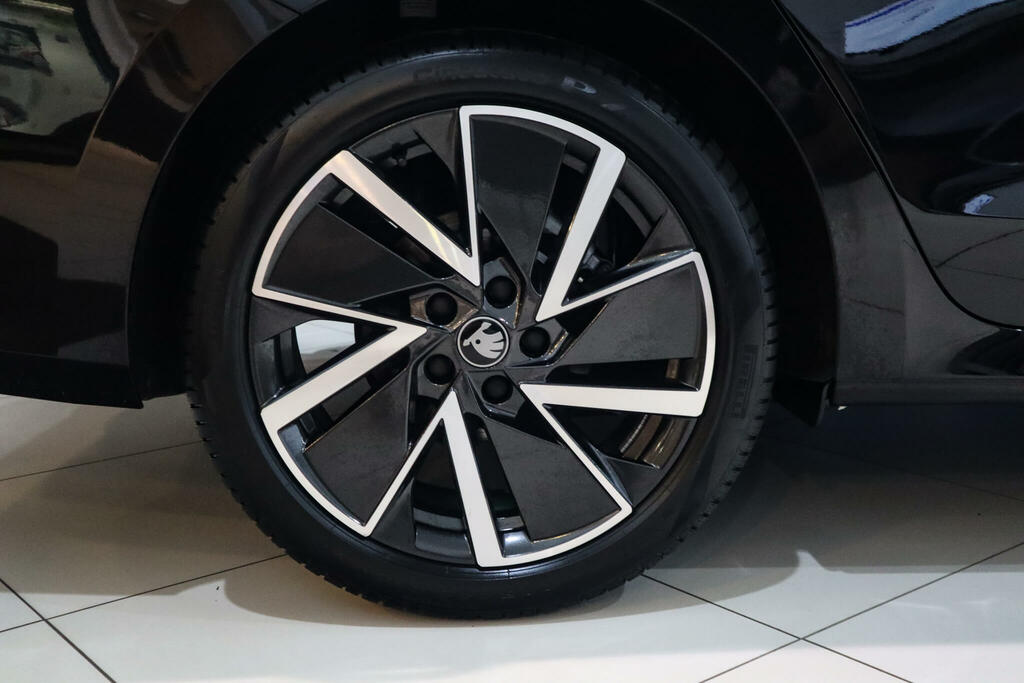 Skoda Octavia 2.0 Tdi 150 Sportline Dsg Black #5